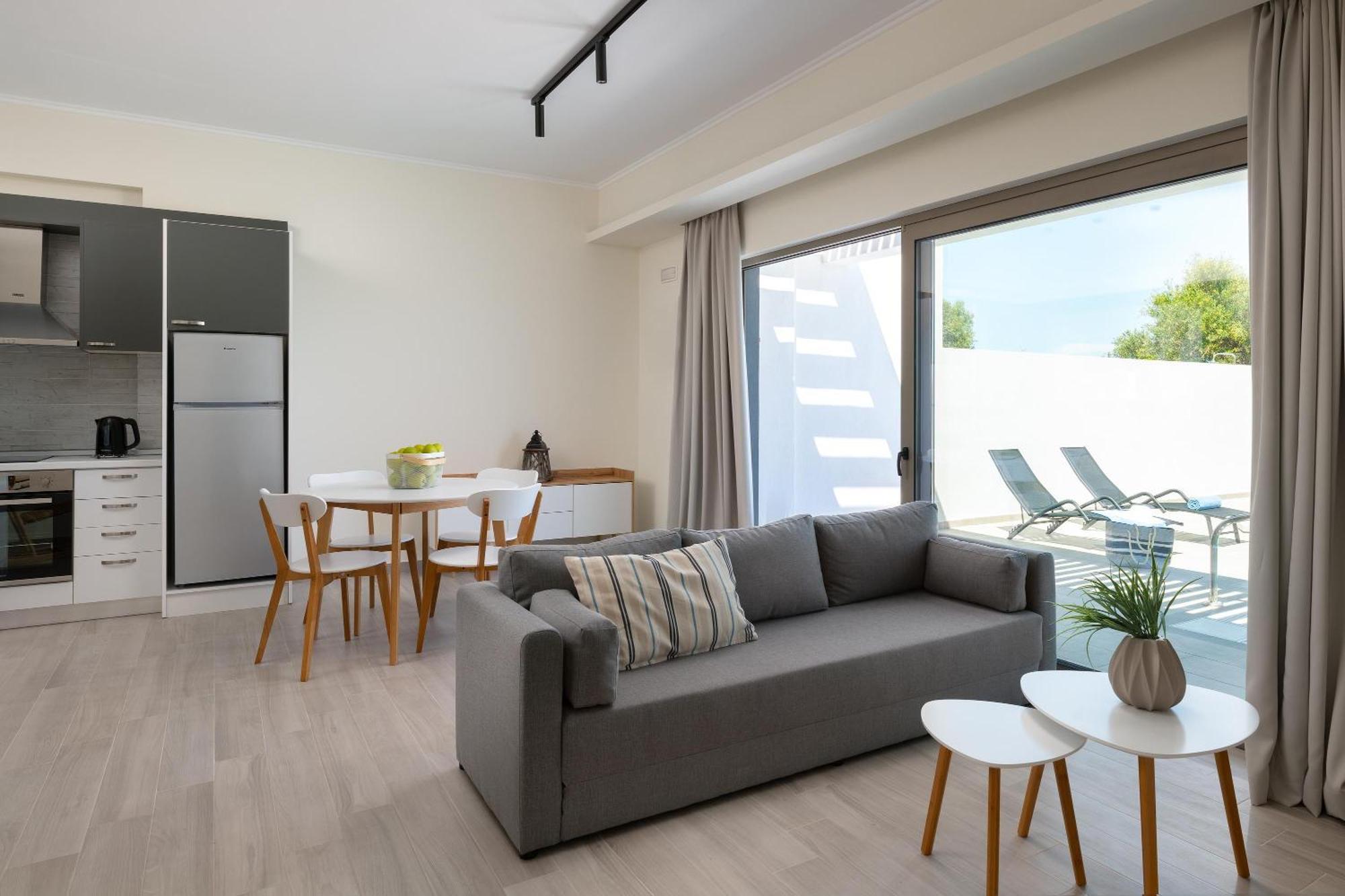 Armonia Suites Генади Екстериор снимка